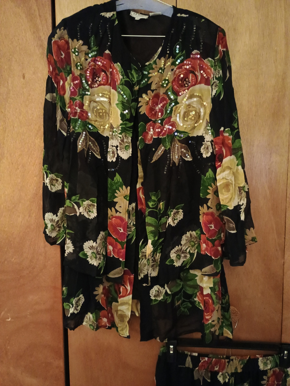 J A Resort Floral Sequin Open-Front Women's Suit - Black w/ Red & Cream Roses